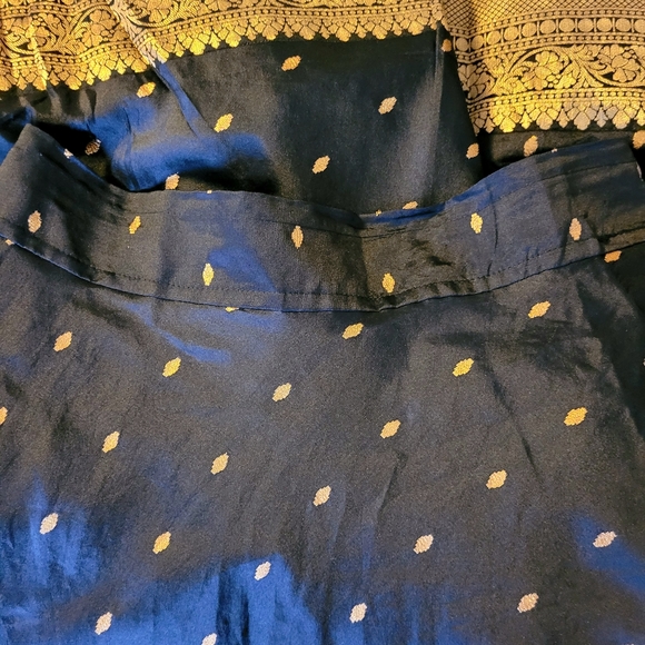 Elegant Black Skirt - Picture 6 of 8